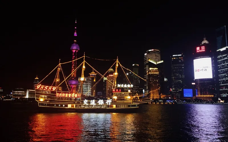 Романтический круиз по реке Хуанпу