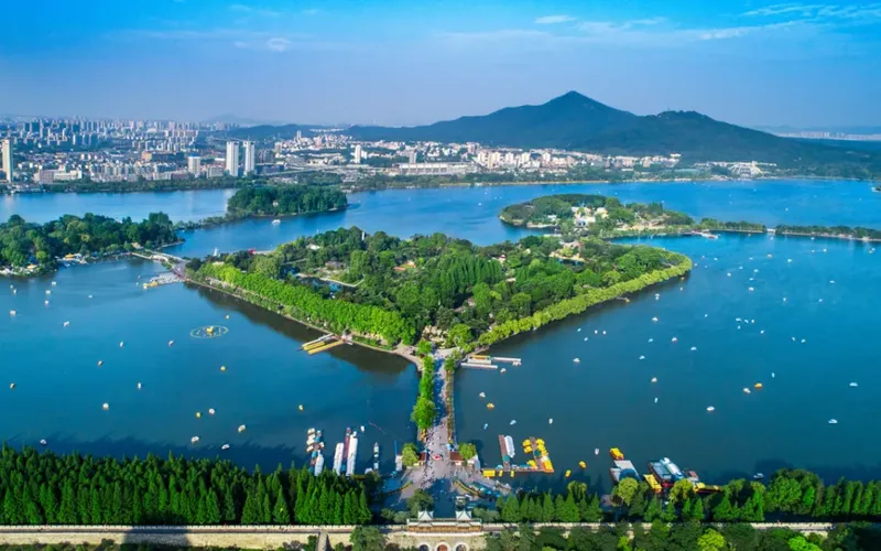 Парк Сюньхуа — озеро, тропы и детские площадки